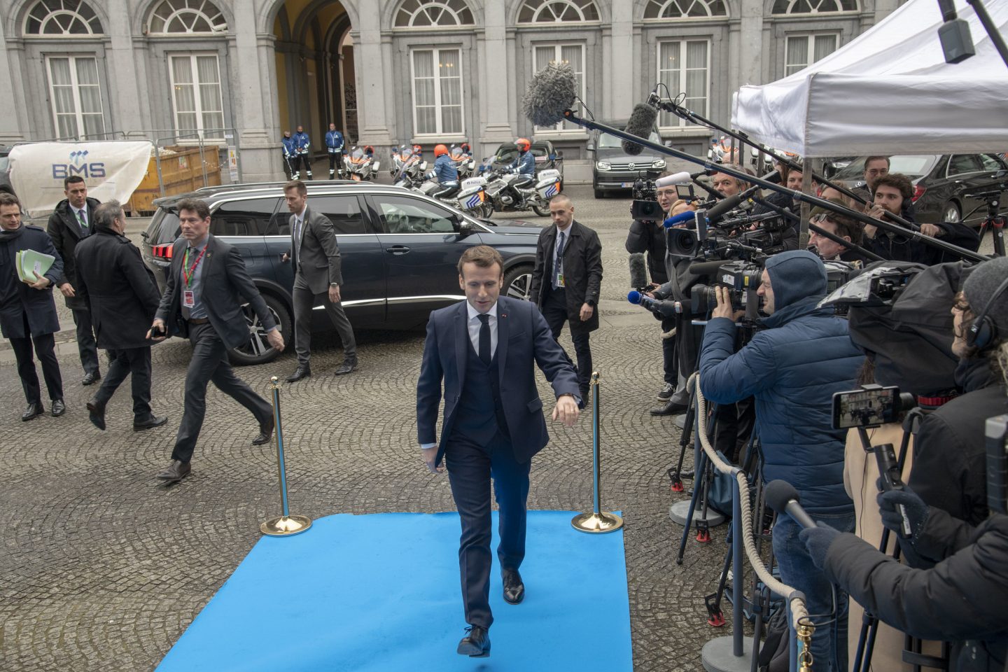 Sarkozy skazany, a Macron osłabiony. Jak wygląda francuska polityka na rok przed wyborami?