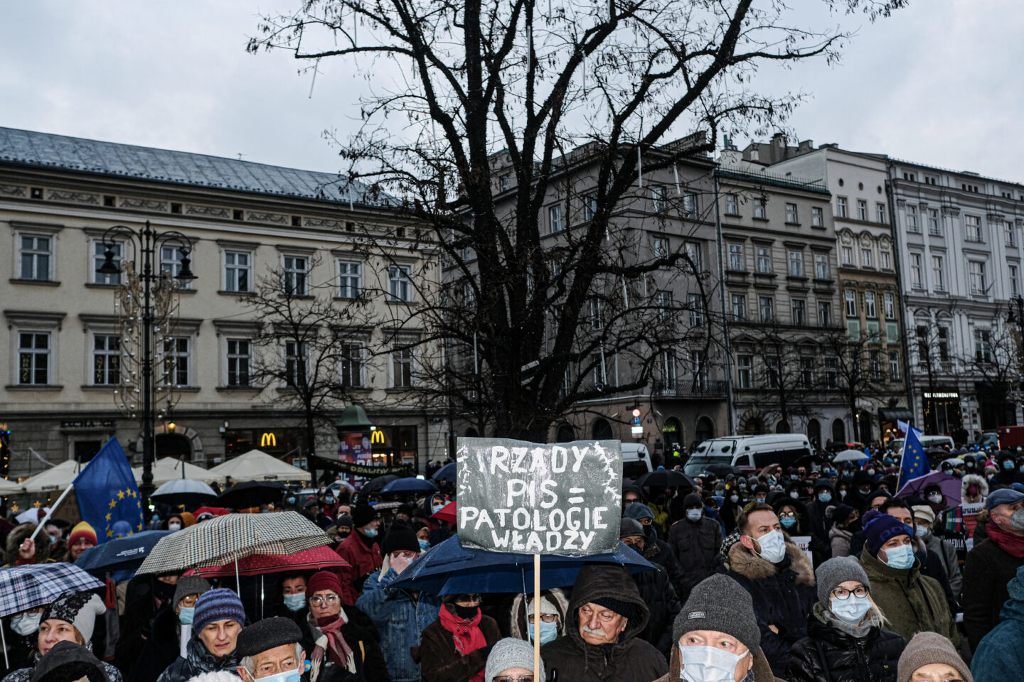 Koniec opiekuńczego wizerunku PiS? Polacy czują się bardziej lekceważeni przez władzę niż kiedykolwiek w III RP