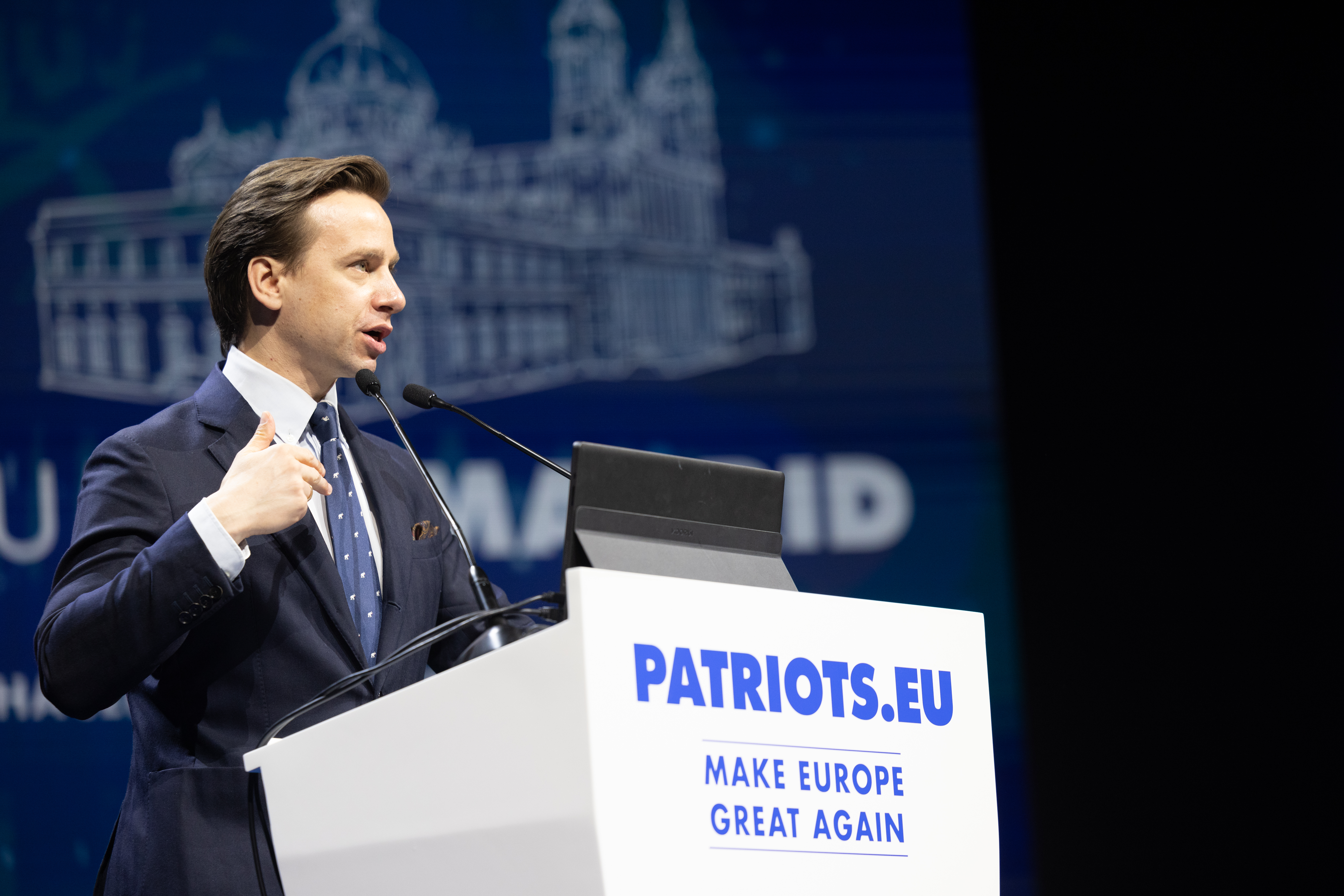 PiS has achieved its “3×15” program with a vengeance. It is time for the National Movement to halt  this madness