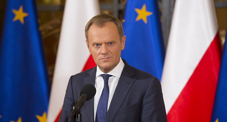 Donald Tusk urządza się w defensywie. Fatalny miesiąc po rekonstrukcji rządu