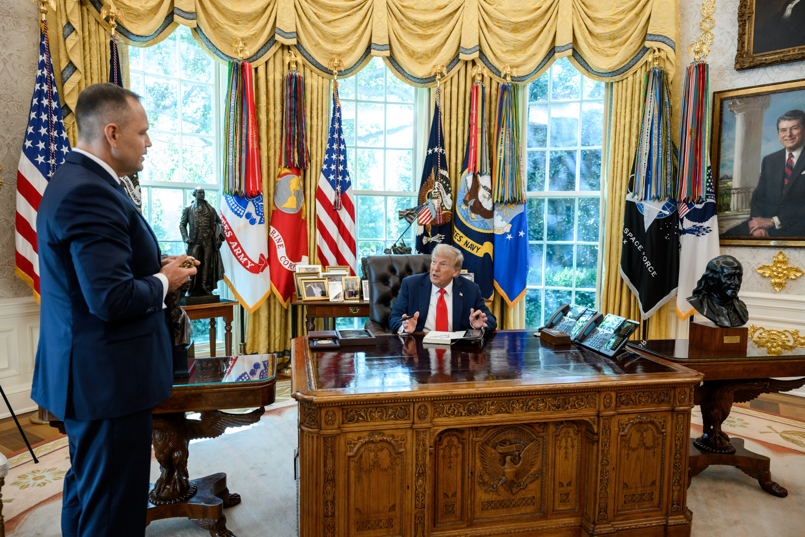 Jarosław Kaczyński ma rację w sprawie podmiotowości. Ale za bardzo wierzy w Trumpa