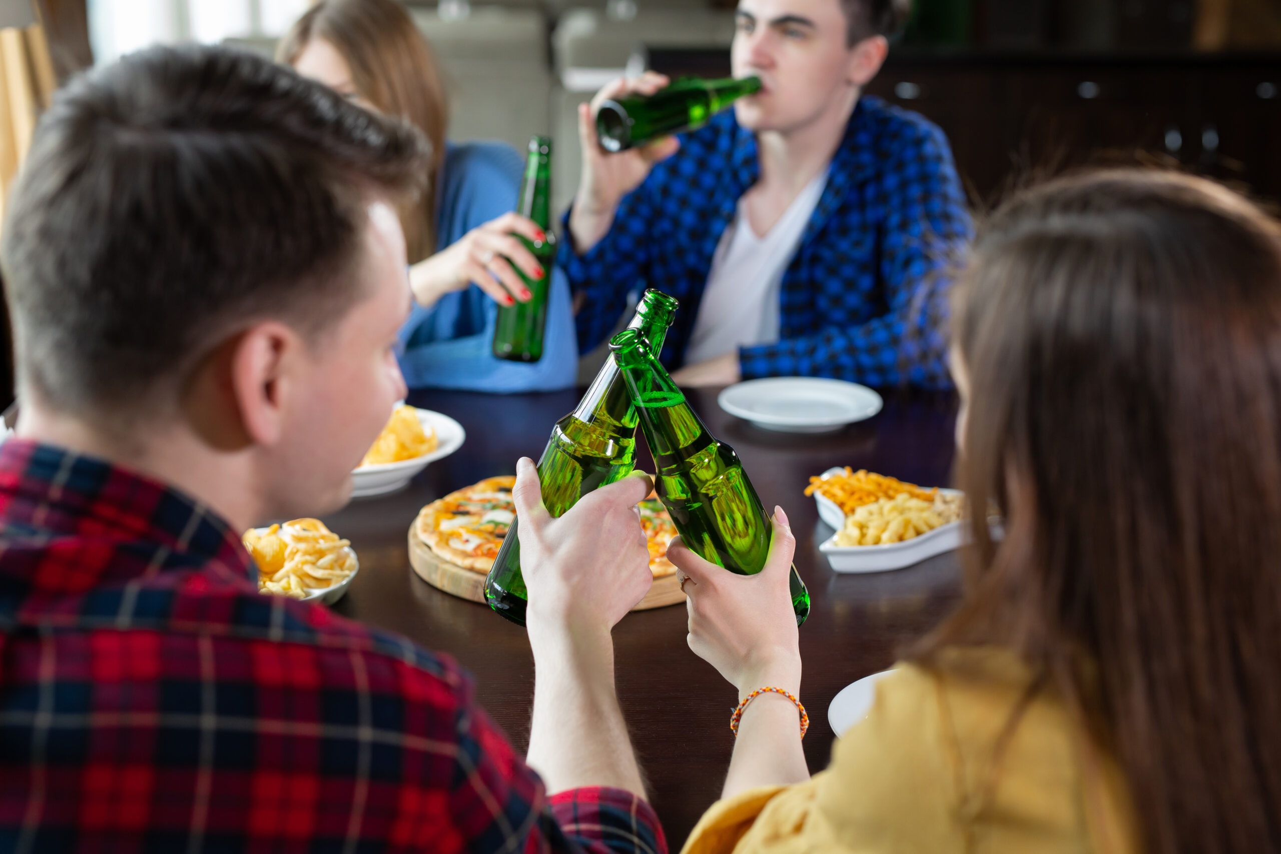 Sejmowy zakaz alkoholu to sygnalizowanie cnoty. Potrzebne są reformy